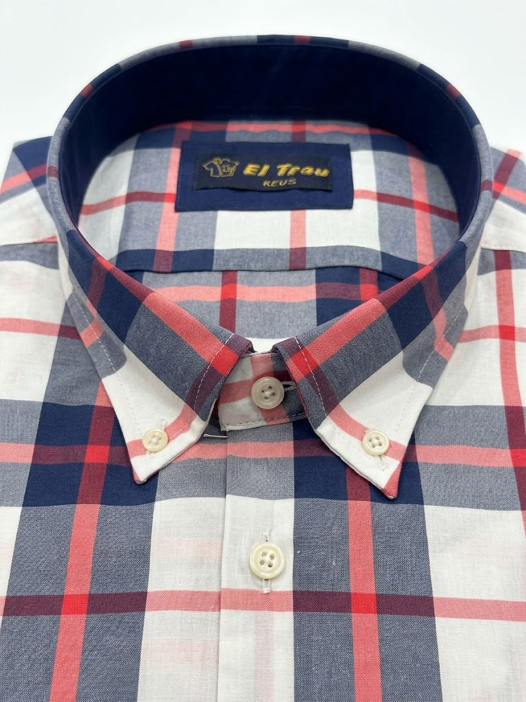 Camisa El Trau Plaid en tonos rojos y azules