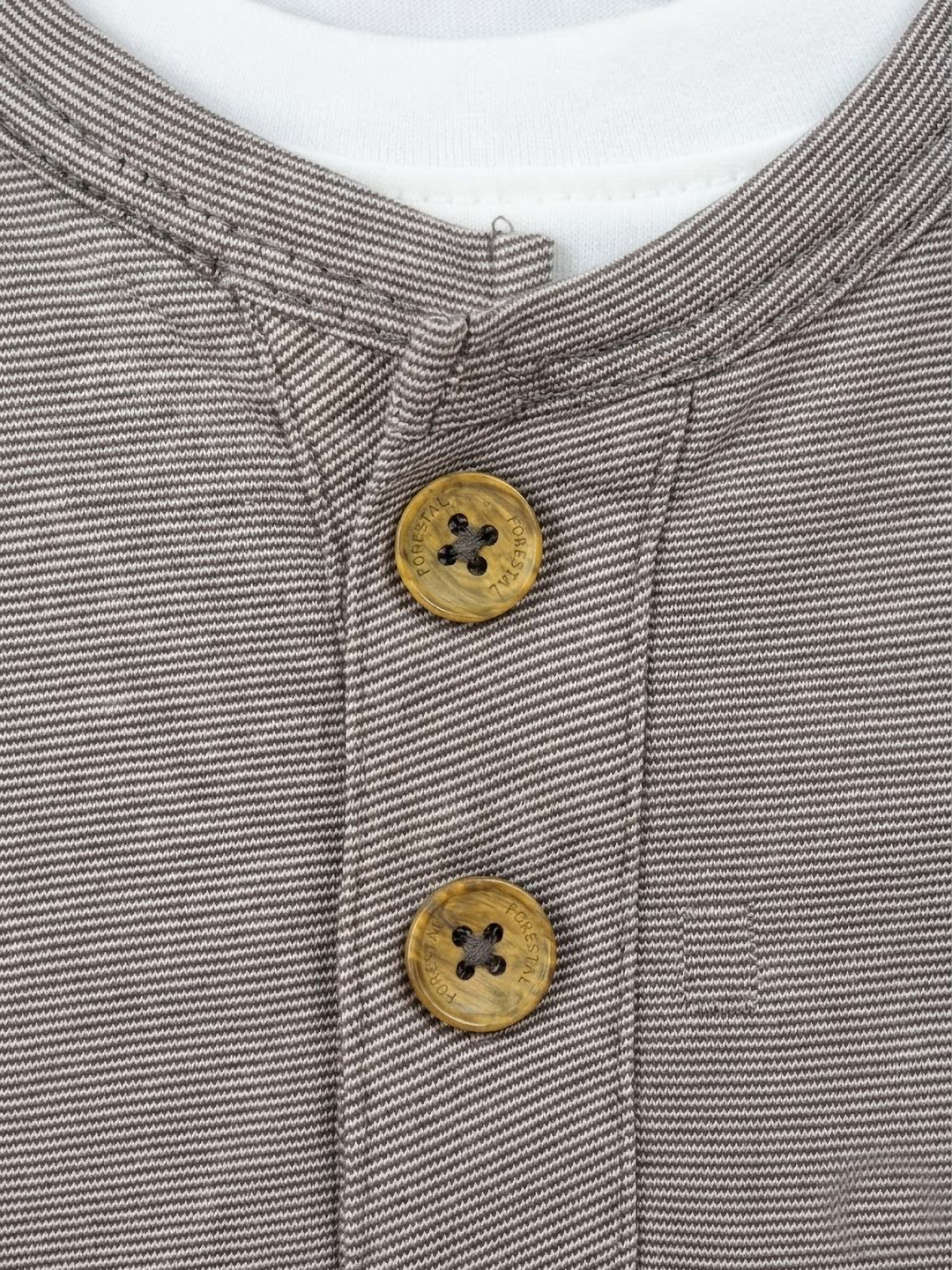 Camiseta Forestal "Henley Premium" – Estilo Cuello Panadero